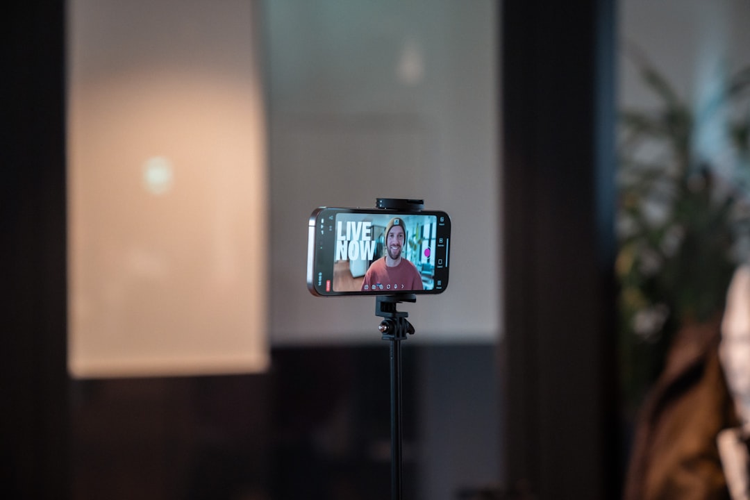 Exemplo de personalização dinâmica de video ads com inteligência visual em plataformas multimídia