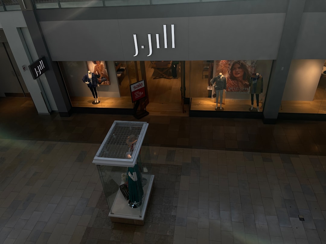 Equipe de loja sendo treinada com realidade virtual